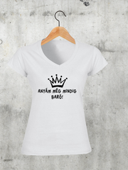 Töltsd be a képet Galéria nézetbe Anyám még mindig baró V-nyakú női póló