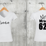 Töltsd be a képet Galéria nézetbe Mr.+Mrs. V-nyakú férfi és női póló
