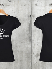 Töltsd be a képet Galéria nézetbe Anyám még mindig baró V-nyakú női póló
