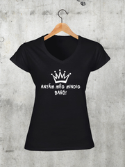 Töltsd be a képet Galéria nézetbe Anyám még mindig baró V-nyakú női póló
