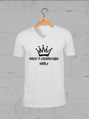 Töltsd be a képet Galéria nézetbe Nagyi a legnagyobb király V-nyakú póló
